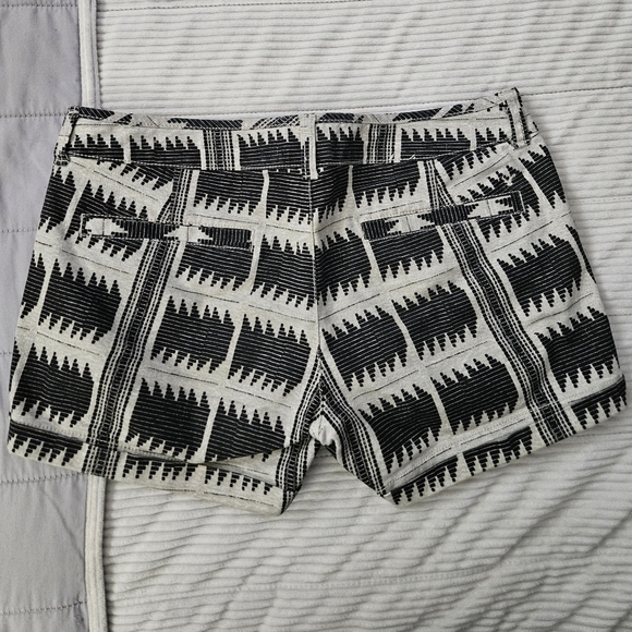 American Eagle Black and Cream Aztec  Patterned Women's Shorts Size 6 - Picture 6 of 6